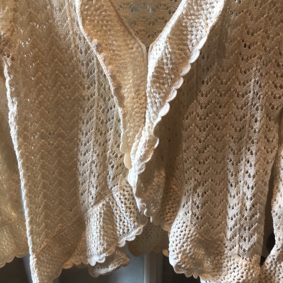 Womens knit ruffle v neck collar with lots of detail. In cream color - Picture 2 of 8